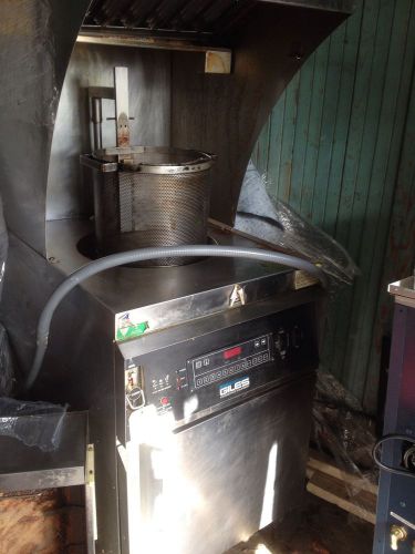 2008 Gile GEF-400 Pressure Fryer w/ Filtration Hood