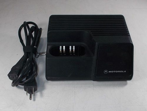 Motorola NTN4734A Battery Charger