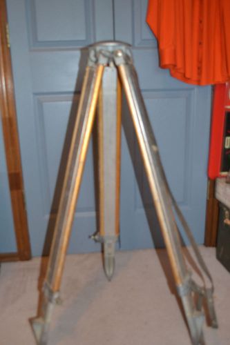 Sokkisha  Aluminum Tripod 40&#034; Expandable Great Lamp Tripod