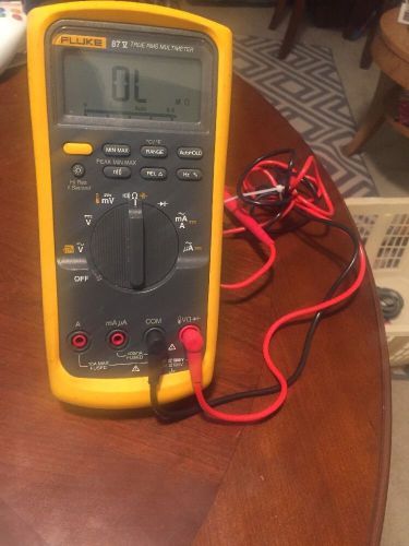 Fluke 87V Industrial True-RMS Multimeter and Leads In Great Working Condition.