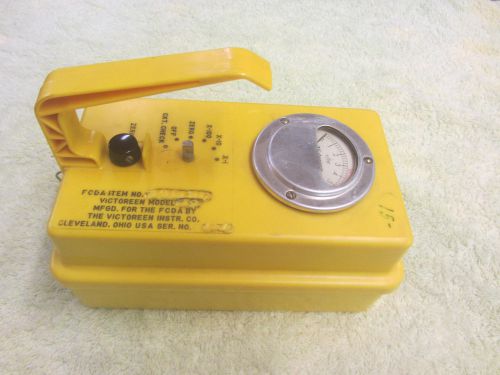 Victoreen Geiger Counter Radiation Survey Marker w/ Manual CD-V-710 Model 710B