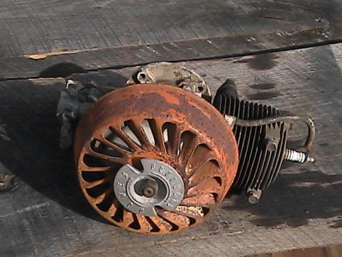 SMALL  AIR COOLED  GAS ENGINE    OLD  MOTOR PART  AIR PLANE ,MOWER,MINI BIKE