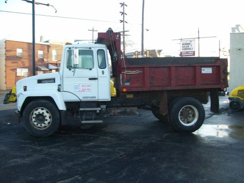 MACK CS200P DUMP TRUCK