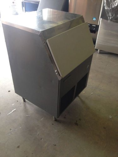 Used undercounter hoshizaki km-150-baf 150 lb crescent ice with self storage for sale