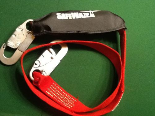 1  NEW SAFEWAZE FALL PROTECTION BREAKAWAY LANYARD  FALL ARREST LOCKING RINGS