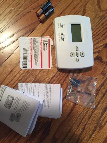 HONEYWELL Pro 4000 Programmable Thermostat Heat/Cool / 5-2 / TH4110D1007