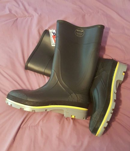 Men&#039;s Size 13 SERVUS Black steal toe Rubber Boots