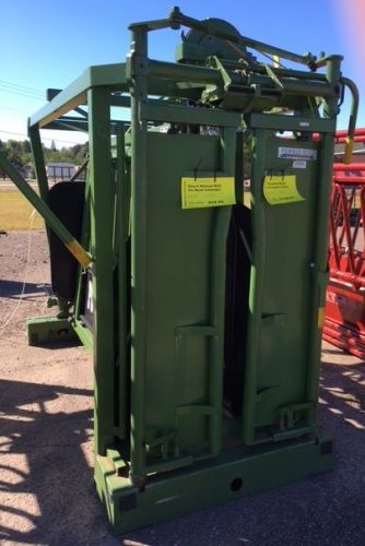 Powder River XL Automatic Squeeze Chute with Stabilizer