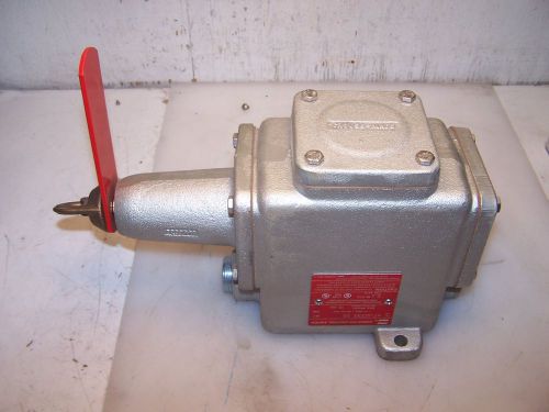 NEW CROUSE HINDS HAZARDOUS LOCATION CONVEYOR CONTROL SWITCH AFU0333-05