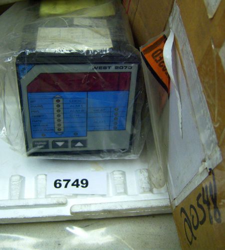 (6749) West 2070 Temperature Controller  2070-L02-T1416-00-H21-00