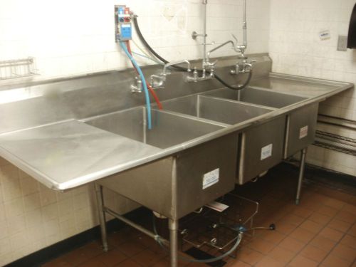 Heavy Duty 3 Bowl Sink with sprayer/Restaurant....