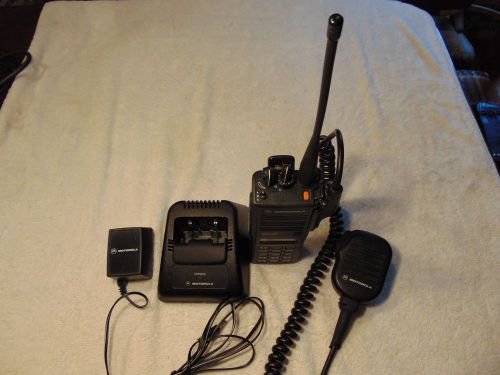 Motorola mts2000 w/ mic, battery charger - h01uch6pw1bn 800mhz flashport radio 4 for sale