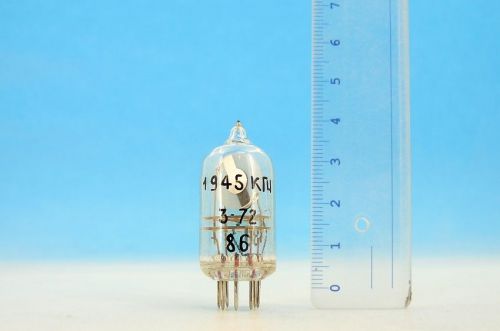 Vintage soviet military grade &gt; 1945 khz &lt; glass quartz crystal oscillator tube for sale