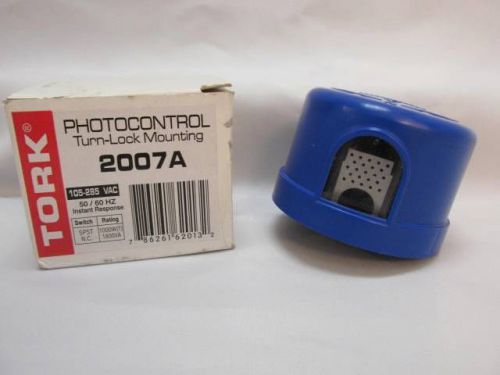 NEW NIB Tork Photo Control Turn-Lock Mounting Photo Cell 105-285V 60 Hz 2007A