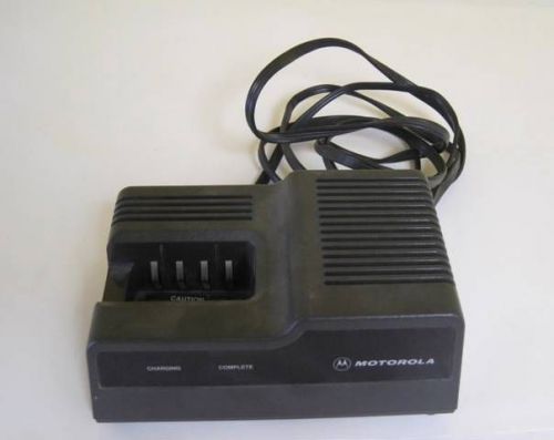 Motorola model ntn4633c two way radio battery charger for p200 ht600 mt1000 used for sale
