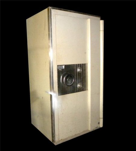 KUMAHIRA MOBILE SERIES SOLD METAL DOUBLE COMBINATION SAFE 3.75&#039; X 3.5&#039; X 7&#039;