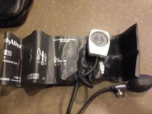 WELCH ALLYN TYCOS Blood Pressure Cuff in Case