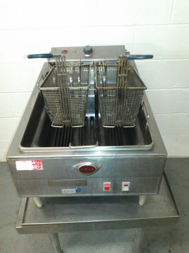 Wells Electric Counter Top 2 Basket Fryer F101