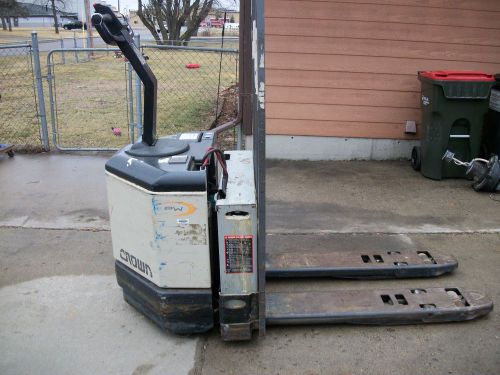 Crown 24v electric pallet jack pw3520-60 good battery 6000 lb. w/ charger 120v for sale