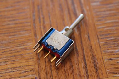 Switch Toggle Spdt 0.4va 20v. APEM, 5237YCDB