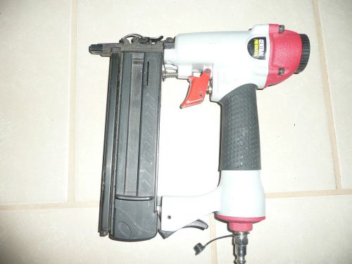 EUC CENTRAL PNEUMATIC AIR NAILER STAPLER COMPRESSOR TOOL 120 PSI READ 68019