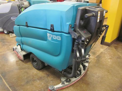 Tennant 5700 XP Cylindrical 32&#034; Floor Scrubber