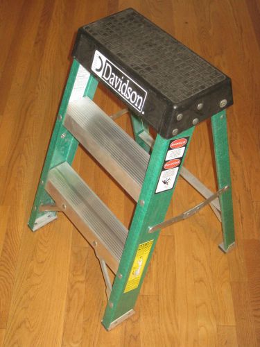 DAVIDSON 225-LB. CAPACITY 2&#039; FIBERGLASS PLATFORM LADDER - 624-02 - LOUSIVILLE