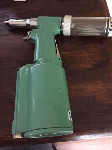 SPEEDAIRE PNEUMATIC RIVET GUN 3CRH5