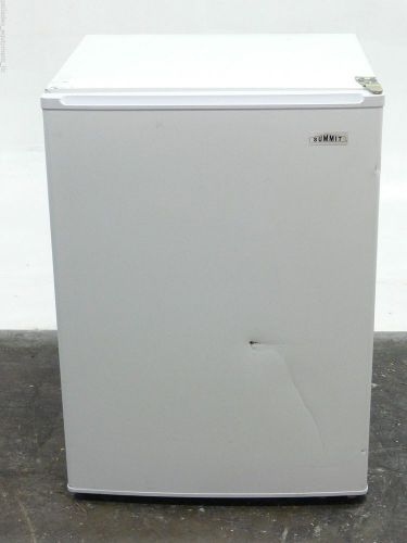 Summit ct70j white 24&#034; undercounter compact refrigerator / freezer for sale