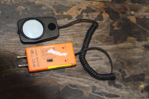 LUTRON LX-02 LIGHT METER