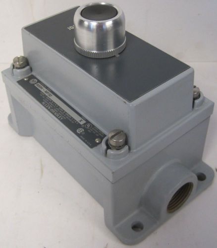 Allen-bradley hazardous location enclosure with jog pushbutton 800h-1hj7p nnb for sale