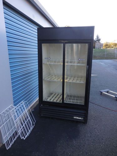 TRUE MODEL GDM-37 LD TWO DOOR REACH IN BEVERAGE COOLER REFRIGERATOR