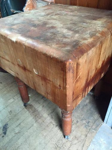 ANTIQUE PURE MAPLE 14&#034;THICK BUTCHER BLOCK ON SOLID OAK LEGS WITH CASTORS