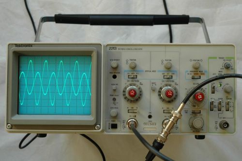 TEKTRONIX 2213 ANALOG 60 MHz OSCILLOSCOPE, Two Probes, Power Cord, Works Great