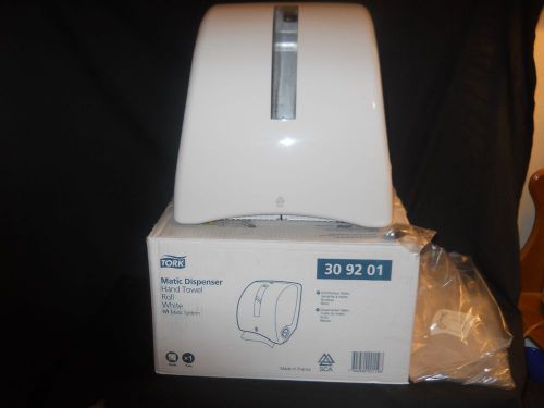 Tork Matic Roll Paper Towel Dispenser White + KEYS AND HARDWARE/ NEW IN BOX