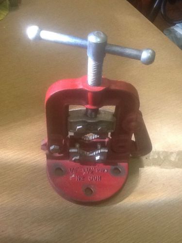 SEARS No 00M 1/8&#034; TO 1 1/2&#034; YOKE PIPE VISE