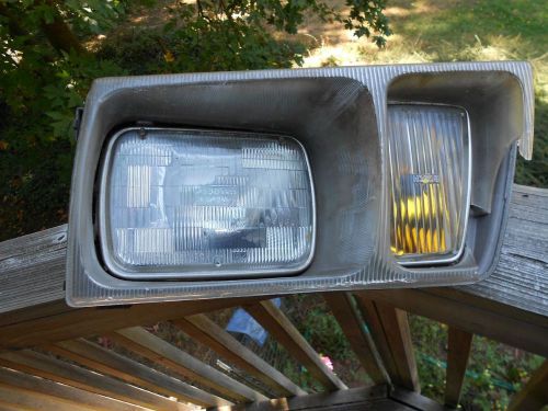 Mercedes 126 drivers side headlamp 1983 300SD