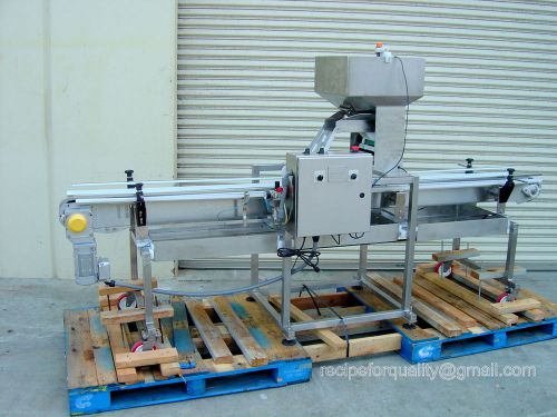 VIBRATORY LENEAR FEEDER WITH CONVEYOR AND HOPPER, SPRINKING SPREADING MACHINE