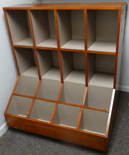 LOT# L0128-18: MULTI-STORAGE WOODEN BOOKSHELF