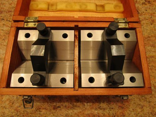 HARDENED STEEL SET OF V-BLOCKS 4.13&#034; x 4.13&#034; x 3.13&#034; in Wood Case