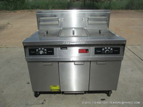 FRYMASTER  DEEP FRYER 2 BAYS, 1 DUMP, FILTRATION SYSTEM  GAS FILTER MAGIC II