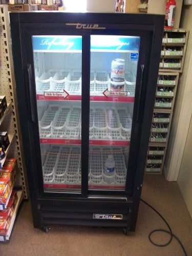 True gdm-11sd sliding glass door drink / soda merchandiser refrigerator / cooler for sale