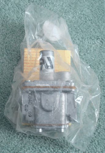 Maxitrol R400Z 1/2&#034;  Gas Regulator Brand New