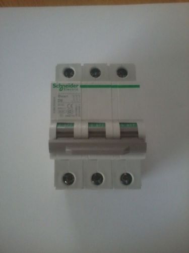 Schneider Electric 3 pole D6 Amp Circuit Breaker. 50hz 400V. OSMC32N3D6