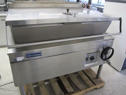 CLEVELAND SGL-40 TILT SKILLET/ BRAISING PAN 40 GALLON CAPACITY NATURAL  GAS