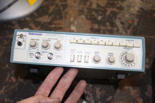 TEKTRONIX CFG250 2MHz FUNCTION GENERATOR 0.2Hz TO 2 MHz