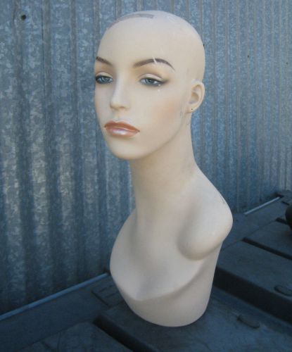 (USED) MN-AA FEMALE FLESHTONE HEAD DISPLAY WITH BUST &amp; PIERCED EARS (#B)