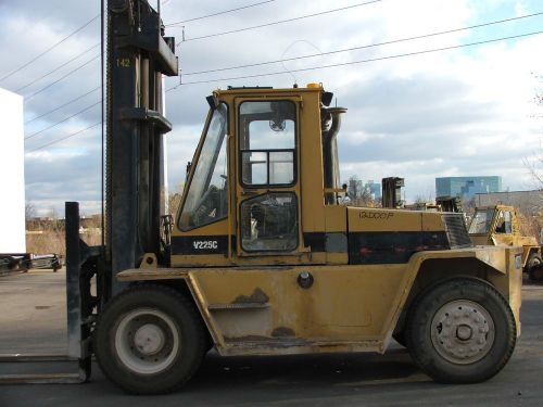 Cat v225c 22,500lb forklift diesel pneumatic for sale