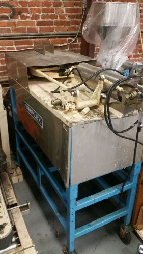 Simplex gallon piston filler