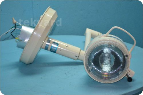 SKYTRON DAIICHI SURGICAL LIGHT *